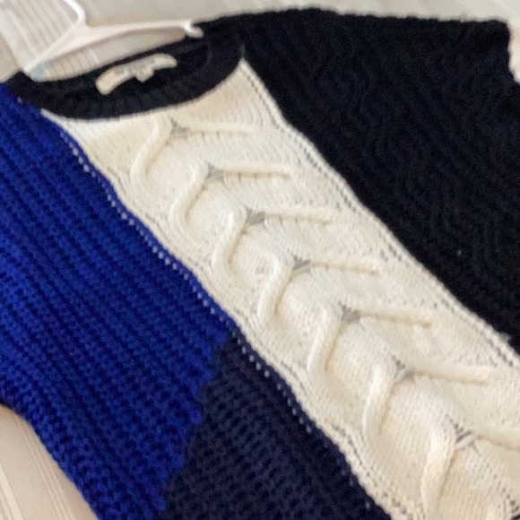 Free generation sweater - Picture 3 of 3